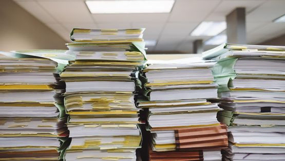 Stos dokumentów prawnych