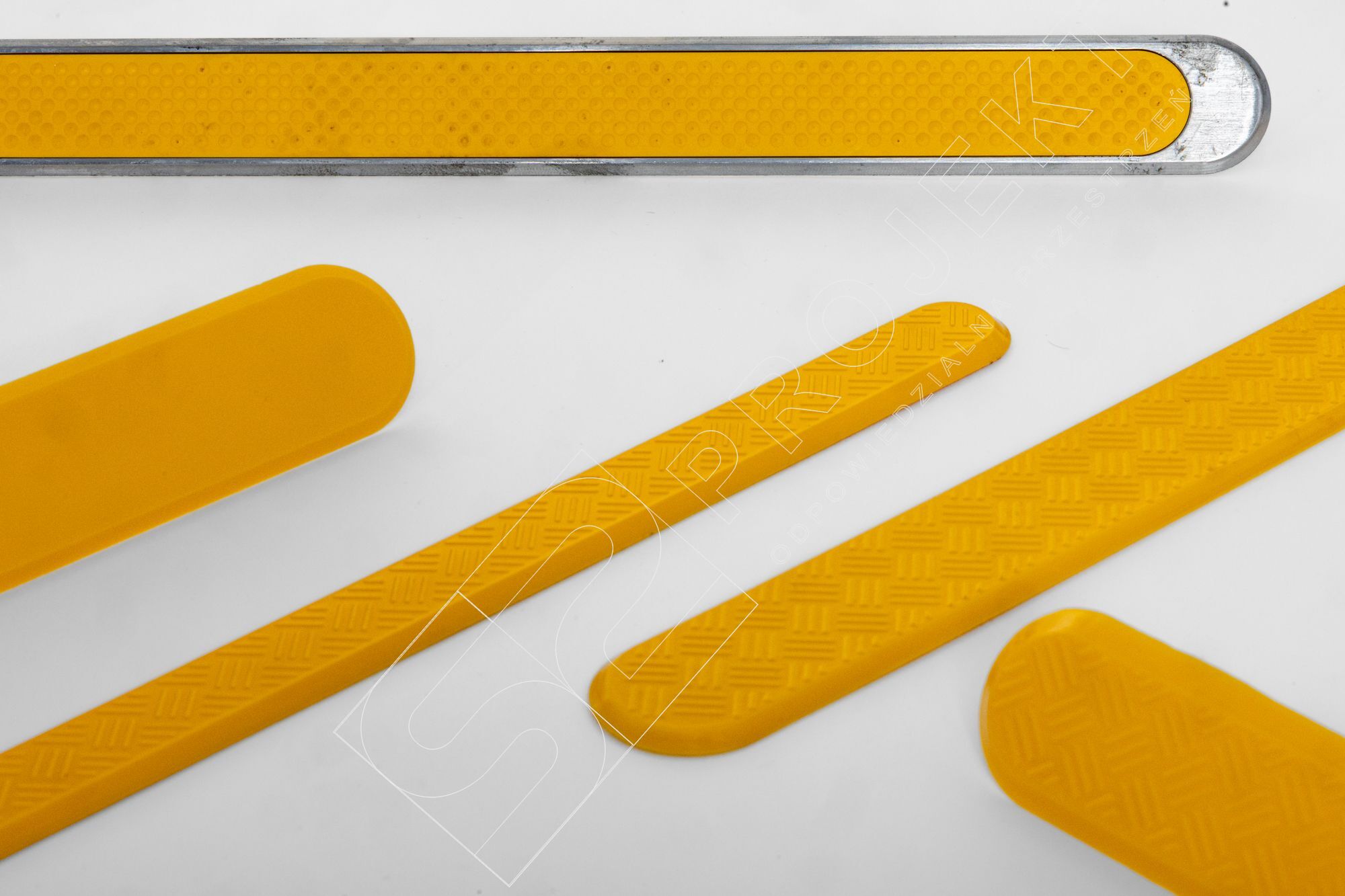 S2LT3-Listwa z tworzywa sztucznego do klejenia z powierzchnią antypoślizgową - obrazek 4