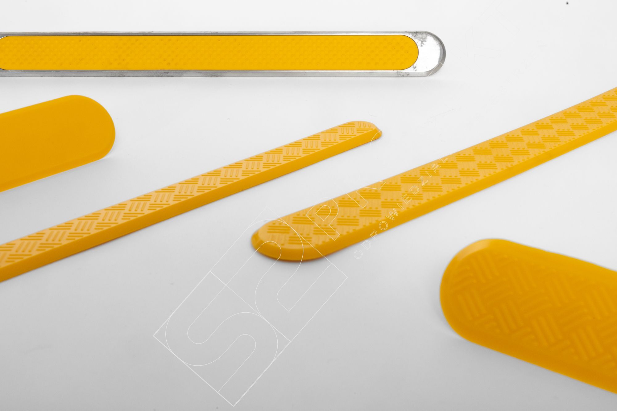 S2LT3-Listwa z tworzywa sztucznego do klejenia z powierzchnią antypoślizgową - obrazek 2