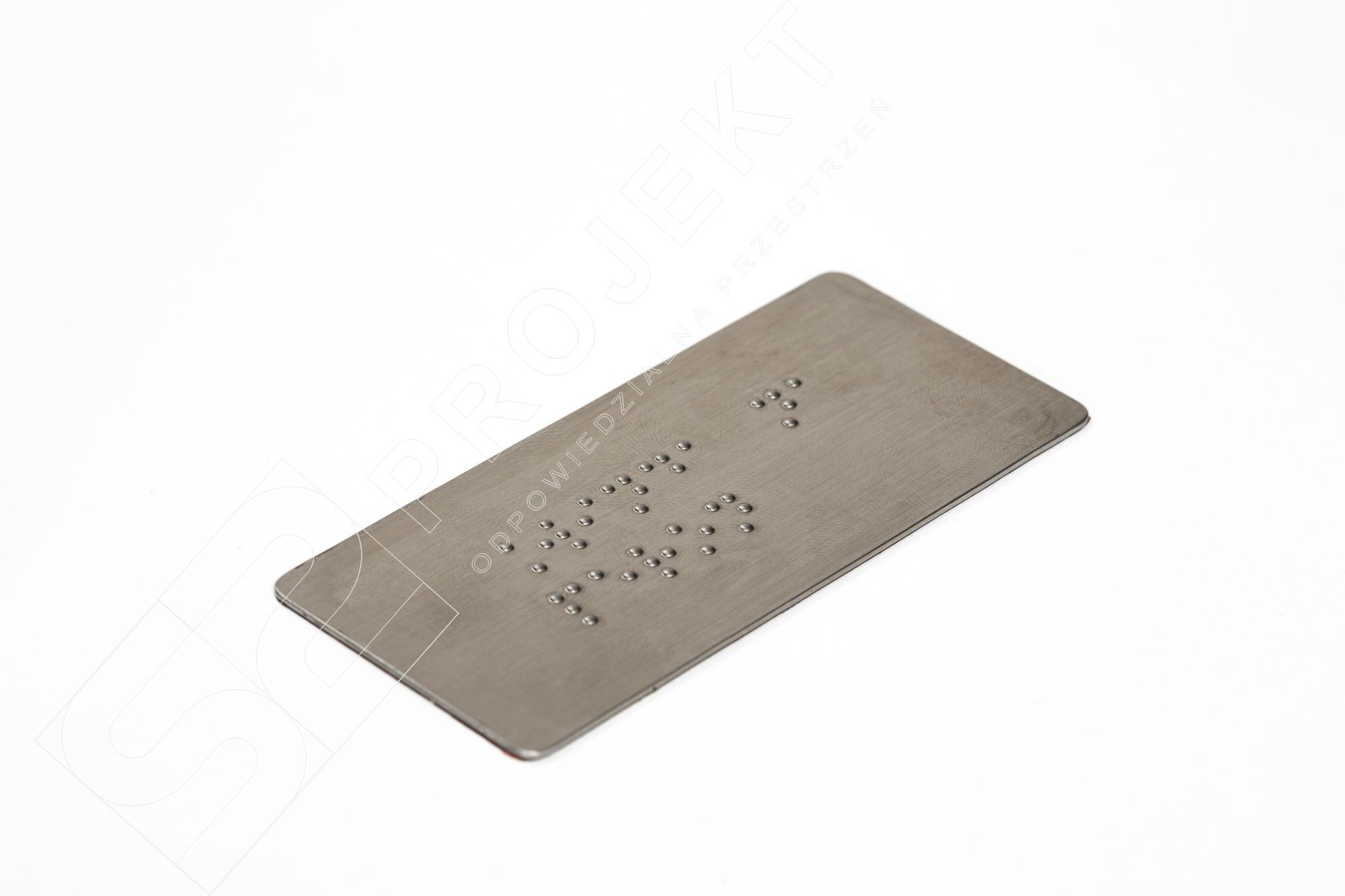 S2TS-Przeznaczone dla osób niewidomych i słabowidzących. Są to tabliczki montowane np.. na poręczach, klamkach, drzwiach, zawierające informacje o kierunku, numerze piętra czy wyjściu ewakuacyjnym.